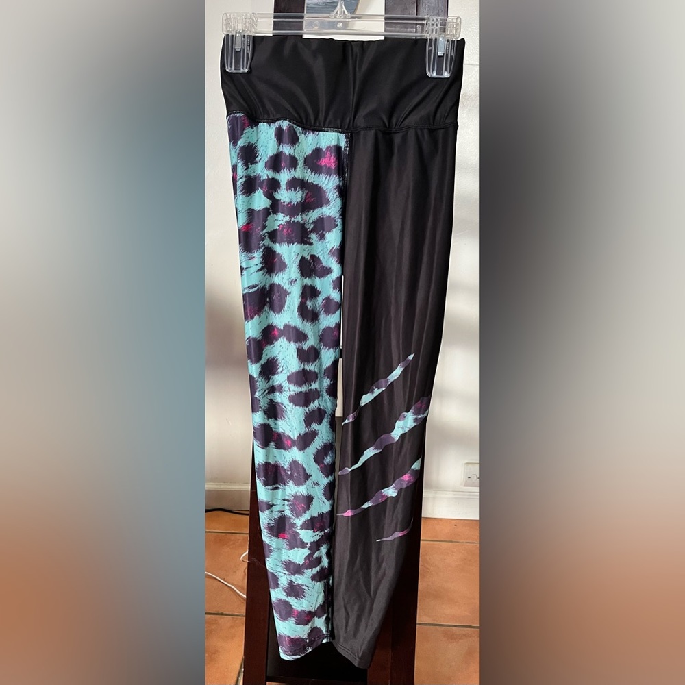 Fight or Quit Leggings, size XS
